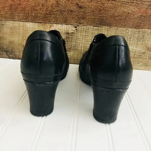 Clark Leather Ankle Bootie - Picture 3 of 6